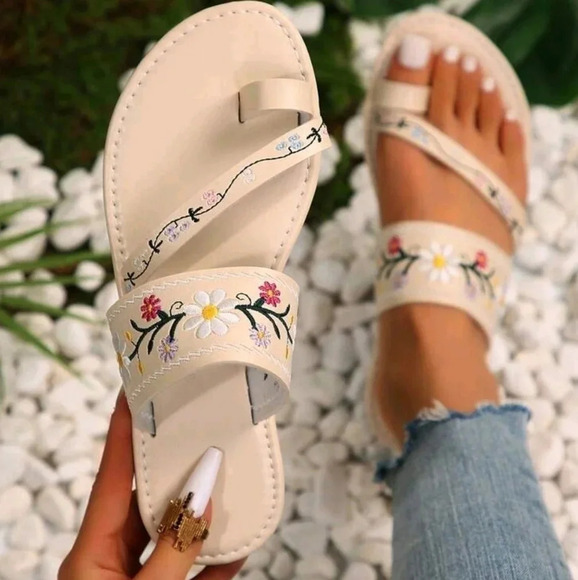 . Shoes - New fashion sandals with embroidery